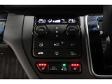 運転席と助手席の温度設定の変更が可能な左右独立タイプのデュアルエアコンです♪♪♪暑がりな人・寒がりな人も誰もが車内を快適にお過ごしいただけます♪♪♪