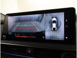 バックモニター付なので後退時に後方が見えるので安心。 車は構造上、死角がたくさんなので万が一を考えると必須ですね。 あくまで補助の為の装備、バックは目視で確認する事が重要ですよ。