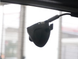 ◆リアドライブレコーダー◆後方にも記録の範囲を拡大。追突事故発生時の瞬間をしっかりと記録します。装備があるだけであおり運転などの抑止力としても効果を発揮!