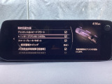 ハンドル操作をアシストすることにより車線からの逸脱回避を支援します。