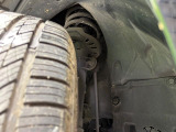 お車を安心してお乗りいただく為には、足回りの定期点検が欠かせません。サービスサポート(有償保証)では無料点検もご提供しており、安心のカーライフをお過ごしいただけるサポート体制が整っています。