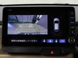 【バックカメラ】シフトを「R」の位置に入れると、自動的に画面がカメラ映像に切り替わり後方の視界をサポートする必須装備です!