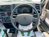 運転席と助手席にはSRSエアバッグを搭載。万が一の時も安心感があり、大切な人を乗せての運転も、より安心して走ることができます。