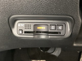 ハンドルの左下にETCがついています。高速道路の料金所の通過も楽々です。カードの取り出しもしやすい場所についています。