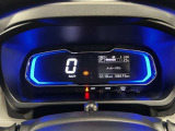 走行中でも確認しやすい大きさのメーターはデジタル表示タイプ!表示内容もシンプルです!
