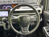 インテリアに合わせたデザインのステアリングは、運転される方のことも考え、運転しやすい形状、大きさです。是非一度、実際に触ってお確かめください。