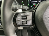 ステアリングにオーディオ操作スイッチが付いています。オーディオ画面に直接タッチしなくても操作が出来ますので、運転に集中できます。