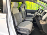 運転席シート廻りは使用感も少なく、良好な状態となっています。前オーナー様が丁寧に使っていたことがよくわかりますね。