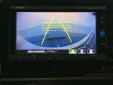 バックでの車庫入れも安心です! リアカメラが付いているバックモニター付のナビを装備しております。操作線もついており距離感も画面から確認できます。