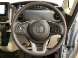 ハンドルにHondaセンシング系のクルーズコントロールやレーンキープアシストなどのスイッチと、オーディオの操作スイッチが装備されています。ハンドルから手を離さず安全に操作できます。