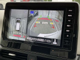 まるで真上から見ているような、視認性の良いアラウンドビューモニターです。駐車が苦手な方でもこれでらくらく駐車できますよ。