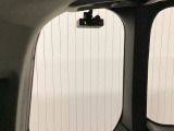 後方にもドライブレコーダーのカメラが付いています。前後両方でお車の周りを監視・記録いたします。