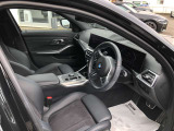 正規ディーラーのBMW専門メカニックが360&deg;納車前点検を徹底的にチェックいたします。点検整備料は車両価格に含まれ、法令12カ月点検が必要な場合も車両価格に含まれます。