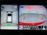 【アラウンドビューモニター】まるでクルマを真上から見ているようなアラウンドビューモニターで運転をサポート。運転席から見えにくい車の四隅や後方もモニターでしっかり見えます。