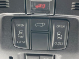 【両側パワースライドドア】スマートキーや運転席のスイッチで後席両側スライドドアの開閉が可能♪電動だから力を入れてドアを開ける必要が無く、小さなお子様でも簡単に開け閉めでき快適です♪