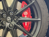 【ブレンボ製キャリパー】ハイパワー車両には強力なブレーキが必須!世界のスーパーカーにも採用されるイタリアの高級メーカー「ブレンボ」を装着!色鮮やかなキャリパーがスポーティな印象を引き立てます♪