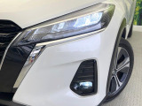 【LEDヘッドライト】悪天候や夜間走行時も良好な視界を確保し安心して運転できる高輝度LEDヘッドライトを装備!点灯速度が早く、消費電力も抑えられています。