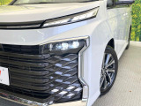 【LEDヘッドライト】悪天候や夜間走行時も良好な視界を確保し安心して運転できる高輝度LEDヘッドライトを装備!点灯速度が早く、消費電力も抑えられています。