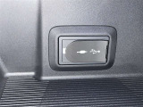 充電用USB端子付き。スマートフォンなどの充電に便利です。