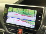 【バックカメラ】駐車時に後方がリアルタイム映像で確認できます。大型商業施設や立体駐車場での駐車時や、夜間のバック時に大活躍!運転スキルに関わらず、今や必須となった装備のひとつです!