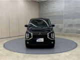 お車購入のポイントとなるフロントマスクです!シャープな目つきが印象的なデザインのヘッドランプです。