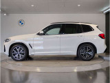 BMWではロングホイールベースの採用をしており、すべての車種に適用され、走行中の安定感の向上されております。また室内空間の広さにも貢献しております。