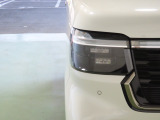 LEDヘッドライトは、点灯の瞬間から光量を発揮し、突然暗くなるトンネルなどでの安定感を高めます。