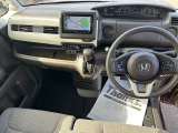 【HondaSENSING】衝突を予測してブレーキをかけたり、前のクルマとちょうどいい距離でついていったりできる多彩な安心・快適機能を搭載した先進の安全運転支援システムです。