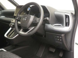 運転席の様子です。見通しの良いすっきりとした内装で運転しやすい空間となっております!