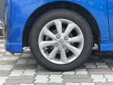 純正アルミホイール。タイヤサイズは155/65R14です。