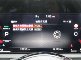 【BSW+BSL】死角になりやすい隣接レーンの後側方を走行する車両を検知すると、ドライバーに表示で知らせ、更に車線変更を開始した場合には、戻すような力を発生し車両との接触を回避するようアシストします。