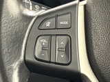 ★ステアリングにはオーディオコントロールスイッチが付いていますので、目線を正面から外すことが無く、また、ステアリングから手を離さずにオーディオ操作ができます.