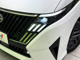 【LEDヘッドライト】悪天候や夜間走行時も良好な視界を確保し安心して運転できる高輝度LEDヘッドライトを装備!点灯速度が早く、消費電力も抑えられています。