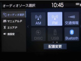 ディスプレイオーディオを装備。スマートフォンとクルマを繋ぐことで、これまでのナビに加えて色々なサービスが楽しめます。