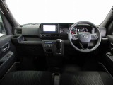 よく使う道具は運転席に座りながら出し入れしやすい位置に設定され、充実の収納を実現しています☆