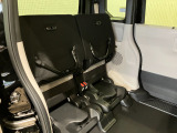 【NBOXシートアレンジ】リアシート座面を持ち上げると、背の高い荷物を積むのに便利なトールモードに変身します!多彩なシートアレンジで使い勝手良好!
