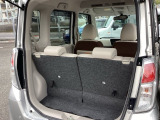コンパクトボディーなのに、荷室はこんなに広々!たくさん荷物が積めますよ。