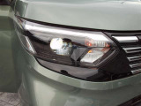 LEDヘッドライトです。デザイン性がよくとても明るいので、夜間の走行や悪天候でも安心です。しかも長寿命!