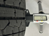 冬タイヤの残り溝は7.9mmです。スリップラインからは6.1mmとなっております。