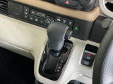 発進時から滑らかに加速する無段階変速のCVTはストップ&ゴーの多い街の中も快適です