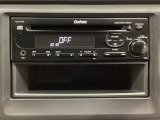 純正CDチューナーにはAUX入力端子がついてますので外部入力から音楽などを楽しめます。その下には1DIN分の小物入れがついています。CDケースなどを入れるのに便利です。