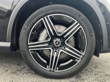 右前タイヤ。装着タイヤはミシュランPILOT SPORTS4 SUV。