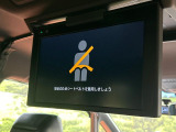 【フリップダウンモニター】大画面モニターで後席でもエンタメをお楽しみいただけます。小さなお子様にも大人気の装備です♪