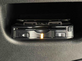 ETCカードを挿入することで高速道路を利用する際のキャッシュレス支払いが可能ですが,旧規格ETCのため最長2030年頃までに使用できなくなります。保証は修理保証のみとなります。