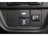 パワーテールゲート装備!荷物を持っていてもスイッチ一つでテールゲートの開閉が可能です!パワーテールゲートは運転席からも操作することが可能です!