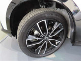 ホンダ純正アルミホイール。タイヤサイズは、225/50R18です。