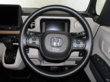 ステアリングスイッチでオーディオ各種操作が可能で、運転に集中できます。安心・安全・快適なドライブをお楽しみいただけます。