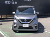 日産のアイデンティティ、Vモーショングリルを幅広メッキモールで表現したフロントグリル