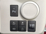 【スマートアシスト】走行中に前方の車両等を認識し、衝突しそうな時は警報とブレーキで衝突回避と被害軽減をアシスト。より安全にドライブをお楽しみいただけます。