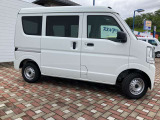 車線逸脱抑制機能です。カメラが左右の区画線を検知し、はみ出す可能性が高いと判断した場合にドライバーにステアリング操作を促し、車両を車線の内側に戻すように支援をします。